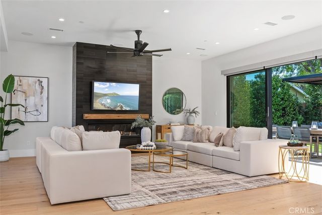 175 Costa Mesa, Costa Mesa, CA 92627