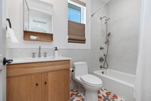 175 Costa Mesa, Costa Mesa, CA 92627
