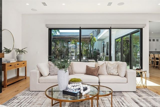 175 Costa Mesa, Costa Mesa, CA 92627