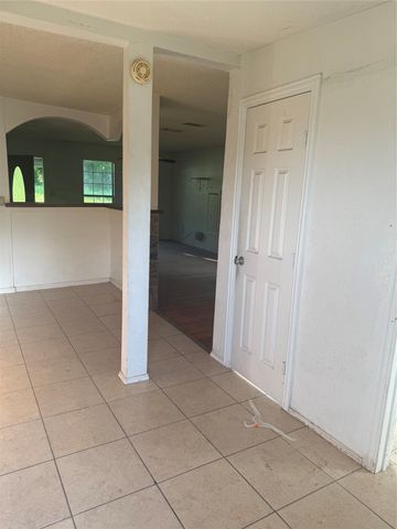 4621 Lake Park Drive, The Colony, TX 75056
