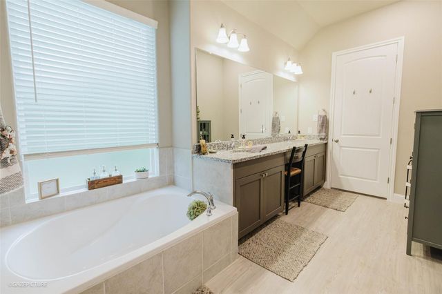26600 Doe Lane, Hempstead, TX 77445