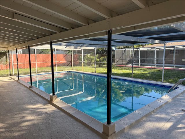 7040 SW 16th St, Pembroke Park, FL 33023