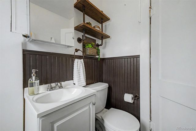2963 S Fox Street, Englewood, CO 80110
