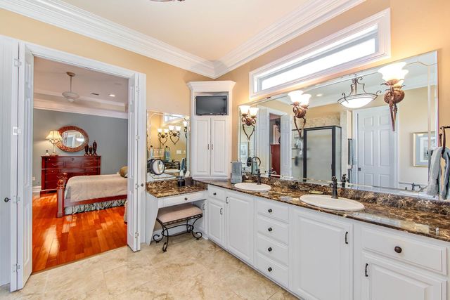 368 Tulip Dr, Houma, LA 70360