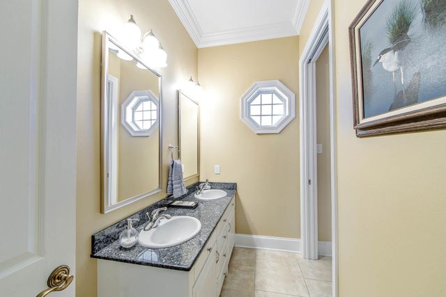 368 Tulip Dr, Houma, LA 70360