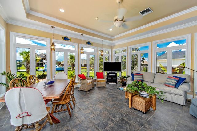 368 Tulip Dr, Houma, LA 70360