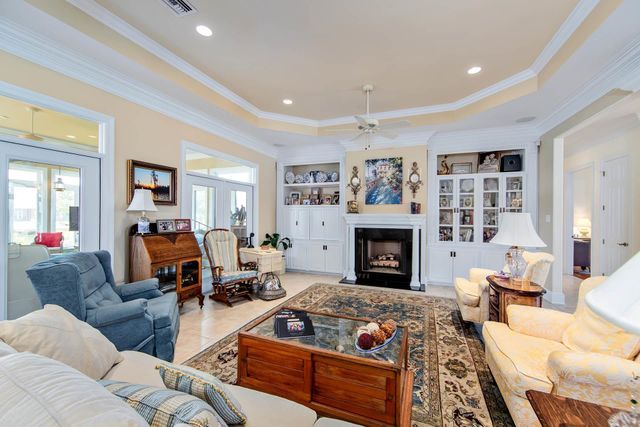 368 Tulip Dr, Houma, LA 70360