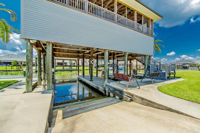 368 Tulip Dr, Houma, LA 70360