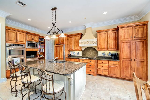 368 Tulip Dr, Houma, LA 70360