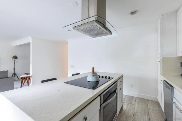 8529 Villa La Jolla Dr E, La Jolla, CA 92037