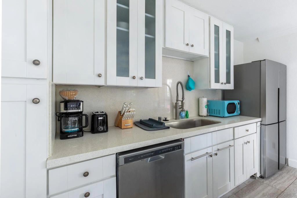 8529 Villa La Jolla Dr E, La Jolla, CA 92037