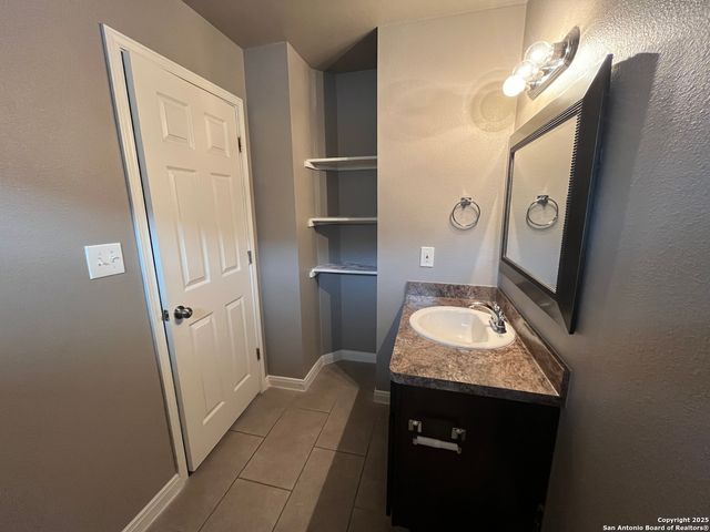 8807 ARABIAN KING, Converse, TX 78109