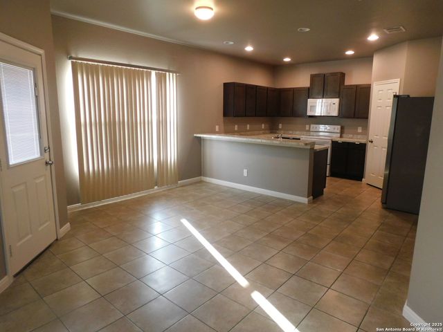 8807 ARABIAN KING, Converse, TX 78109