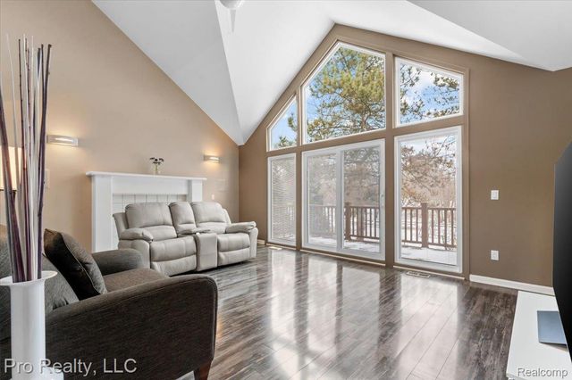 45317 Stonehedge Drive, Plymouth Charter Township, MI 48170