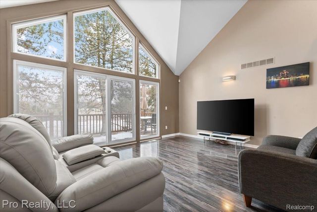 45317 Stonehedge Drive, Plymouth Charter Township, MI 48170