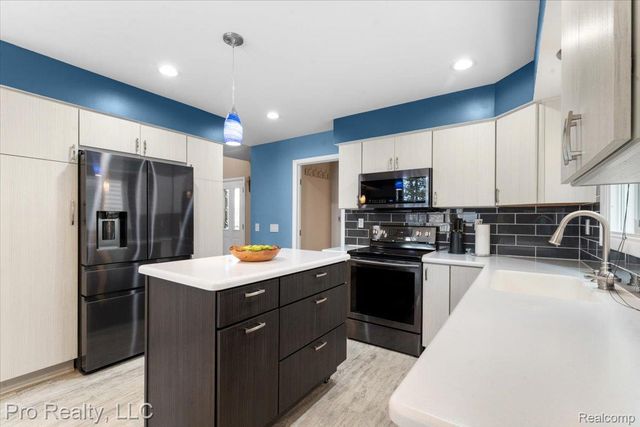 45317 Stonehedge Drive, Plymouth Charter Township, MI 48170
