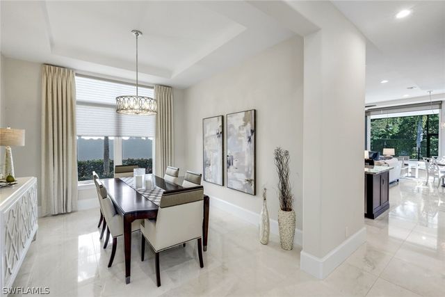 2106 Modena CT, Naples, FL 34105