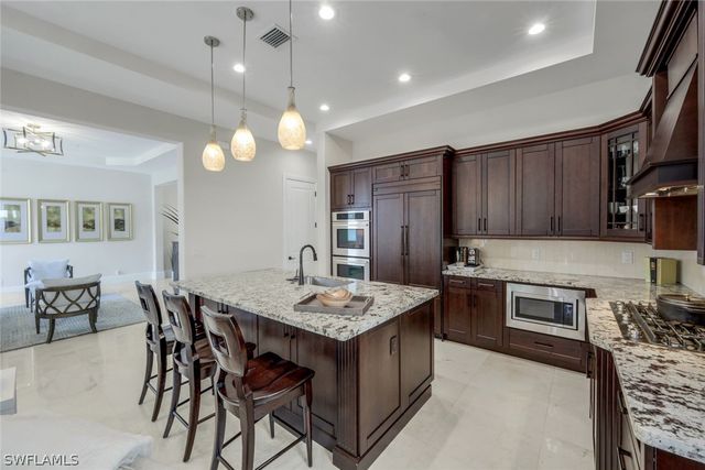 2106 Modena CT, Naples, FL 34105