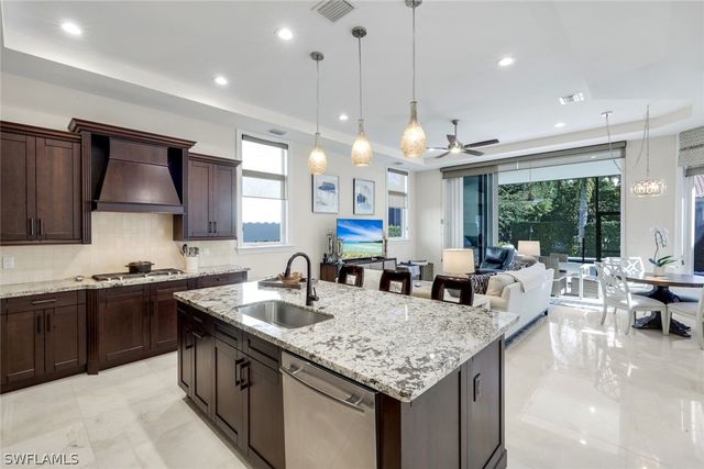 2106 Modena CT, Naples, FL 34105