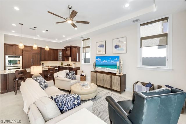 2106 Modena CT, Naples, FL 34105