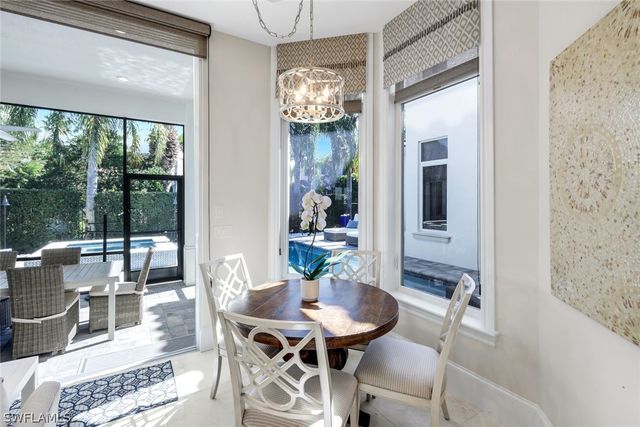 2106 Modena CT, Naples, FL 34105