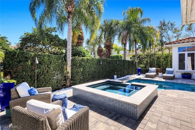 2106 Modena CT, Naples, FL 34105