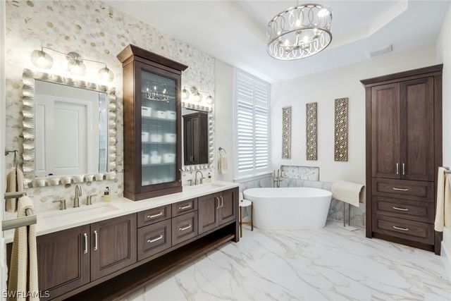 2106 Modena CT, Naples, FL 34105