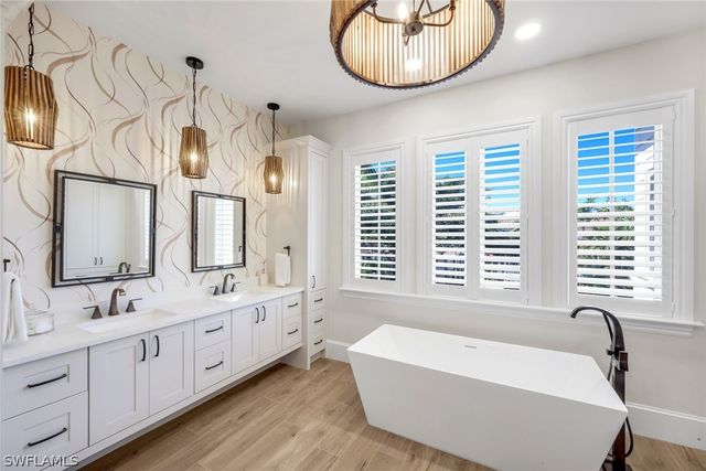 2106 Modena CT, Naples, FL 34105