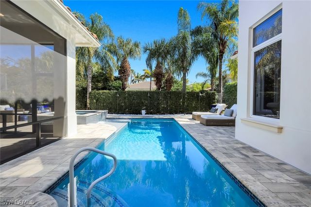 2106 Modena CT, Naples, FL 34105