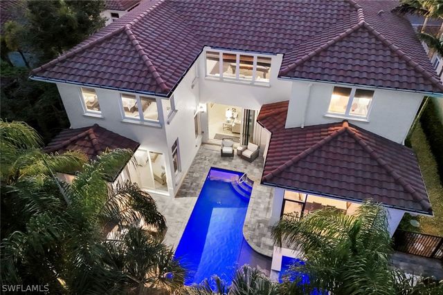 2106 Modena CT, Naples, FL 34105