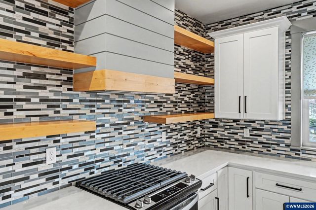 1375 Titan Dr NW, Salem, OR 97304