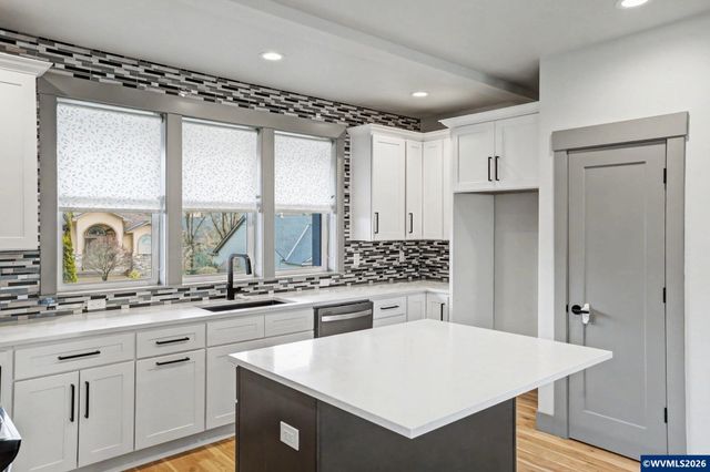 1375 Titan Dr NW, Salem, OR 97304