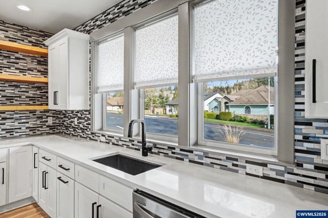 1375 Titan Dr NW, Salem, OR 97304