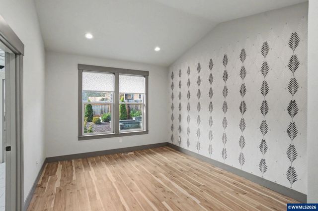 1375 Titan Dr NW, Salem, OR 97304