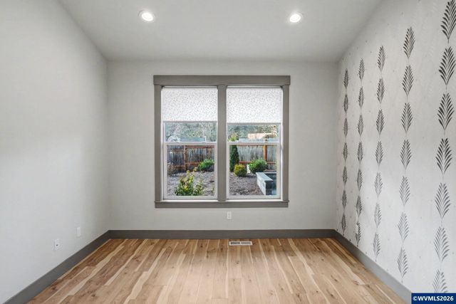 1375 Titan Dr NW, Salem, OR 97304