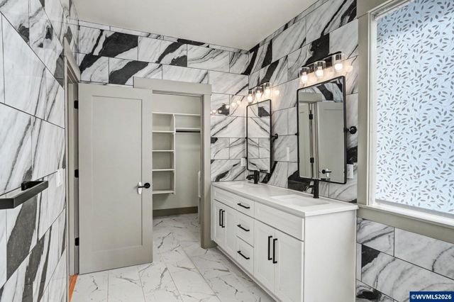 1375 Titan Dr NW, Salem, OR 97304