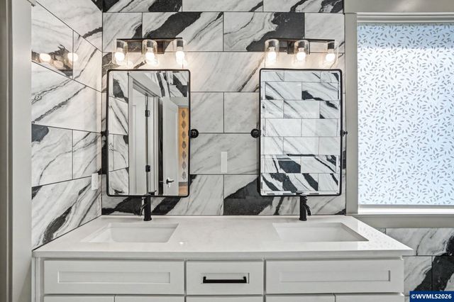 1375 Titan Dr NW, Salem, OR 97304