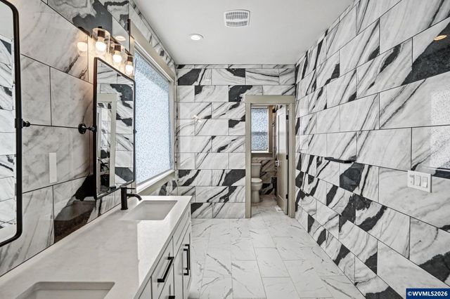 1375 Titan Dr NW, Salem, OR 97304