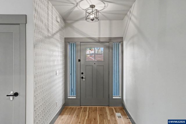 1375 Titan Dr NW, Salem, OR 97304