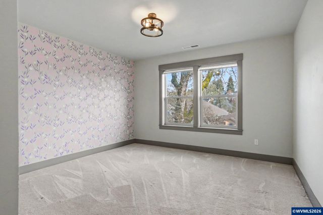 1375 Titan Dr NW, Salem, OR 97304