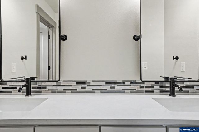 1375 Titan Dr NW, Salem, OR 97304