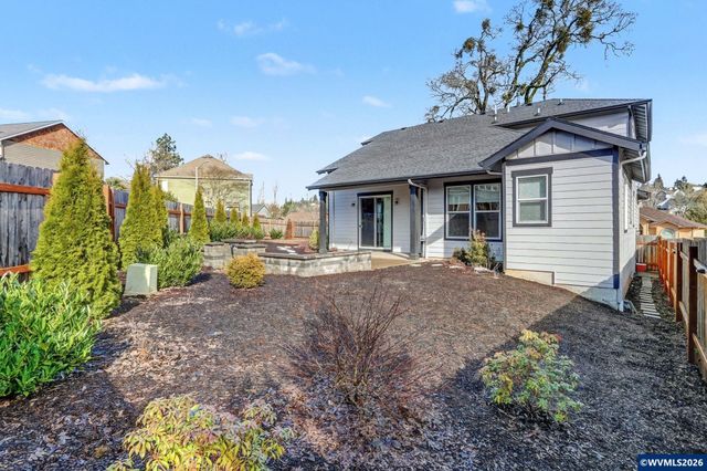 1375 Titan Dr NW, Salem, OR 97304