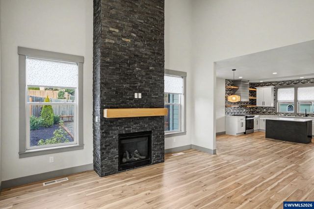 1375 Titan Dr NW, Salem, OR 97304