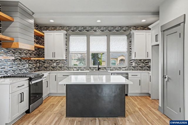 1375 Titan Dr NW, Salem, OR 97304