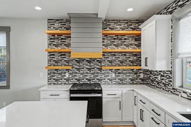 1375 Titan Dr NW, Salem, OR 97304