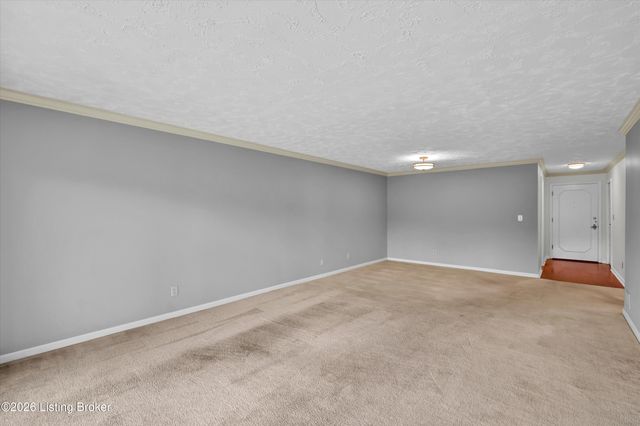 4825 Sherburn Ln 200-B, Louisville, KY 40207