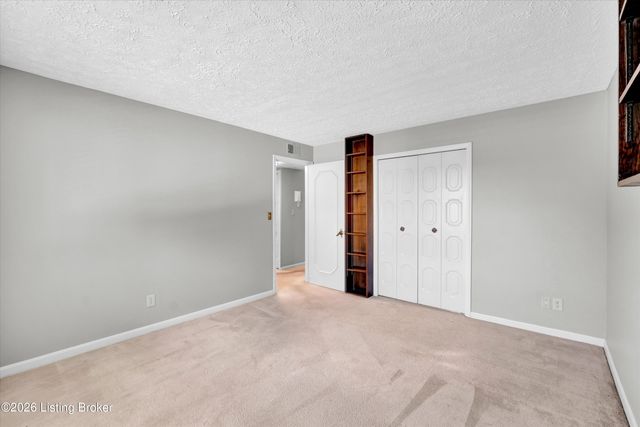4825 Sherburn Ln 200-B, Louisville, KY 40207