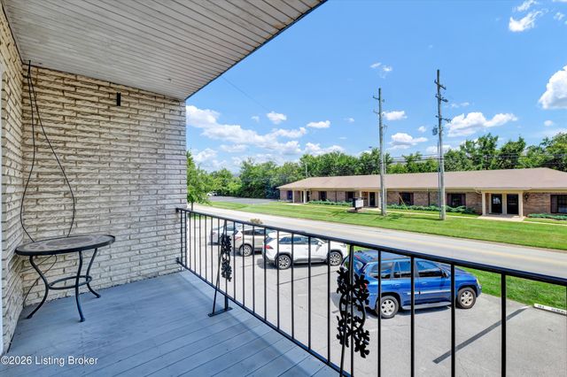 4825 Sherburn Ln 200-B, Louisville, KY 40207