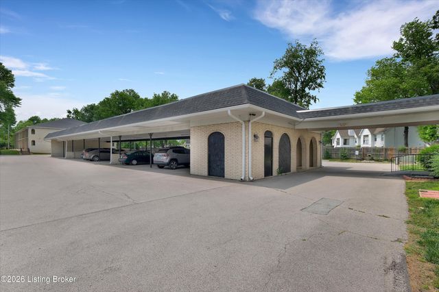 4825 Sherburn Ln 200-B, Louisville, KY 40207