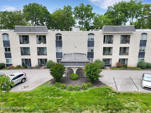 4825 Sherburn Ln 200-B, Louisville, KY 40207